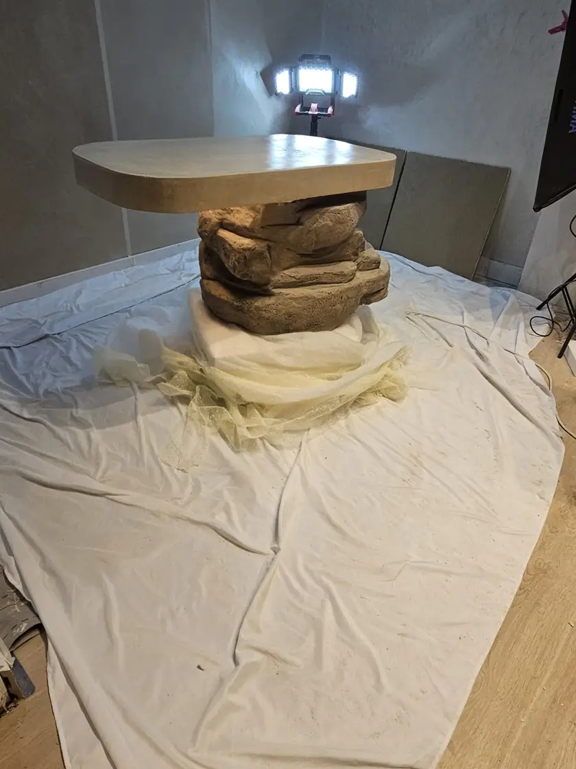 Mesa de roca y micromortero