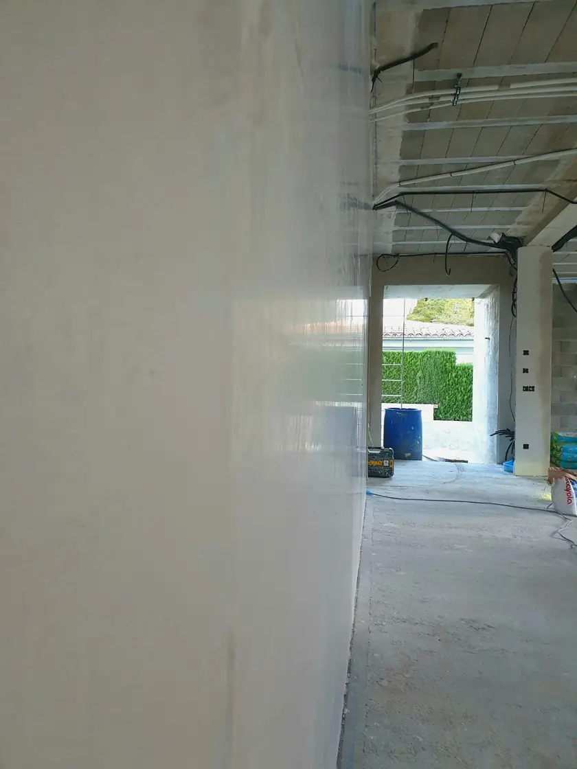 Yeso liso sobre pared